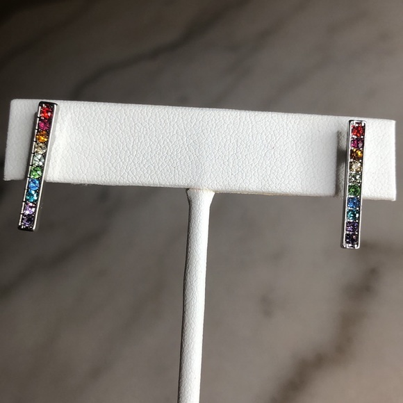 Rainbow Rhinestone bar earring's - Picture 10 of 10